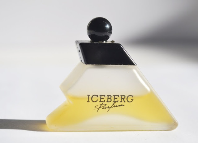 Miniatura Iceberg Parfum (taki sam kształt miała wersja 50 mL)